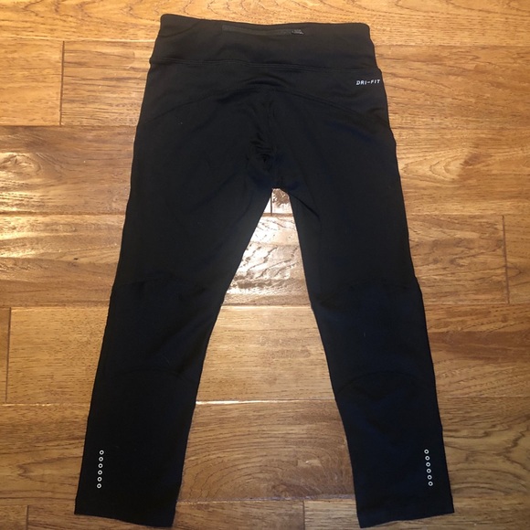 Nike Cropped Leggings - Picture 2 of 4